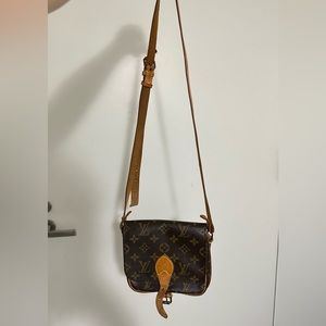 Louis Vuitton monogram vintage Cartouchiere 17